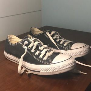 Low top black Converse